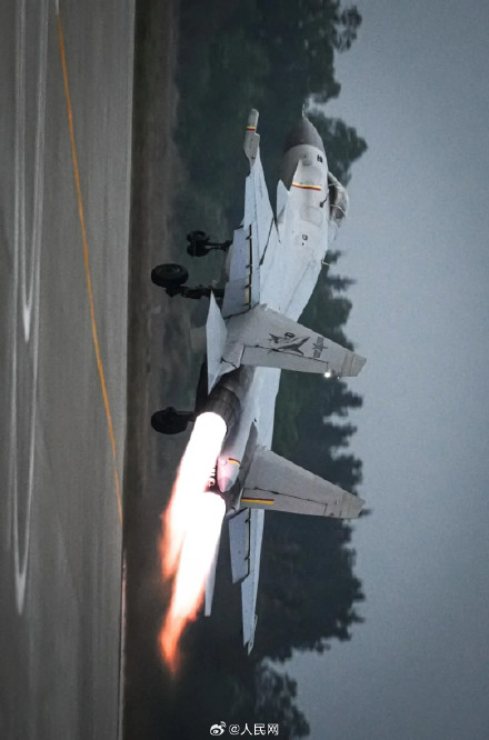 转发收藏!舰载歼击机高清壁纸 转发收藏!舰载歼击机高清壁纸