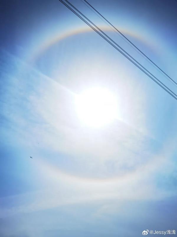 今天申城天空出现美丽日晕,你看到了吗? 今天申城天空出现美丽日晕,你看到了吗?