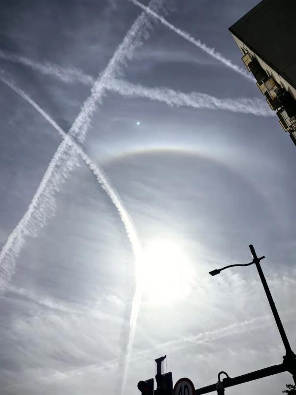 今天申城天空出现美丽日晕,你看到了吗? 今天申城天空出现美丽日晕,你看到了吗?