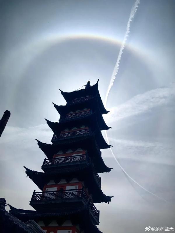 今天申城天空出现美丽日晕,你看到了吗? 今天申城天空出现美丽日晕,你看到了吗?
