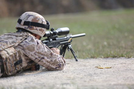 实弹射击训练，发发精准！