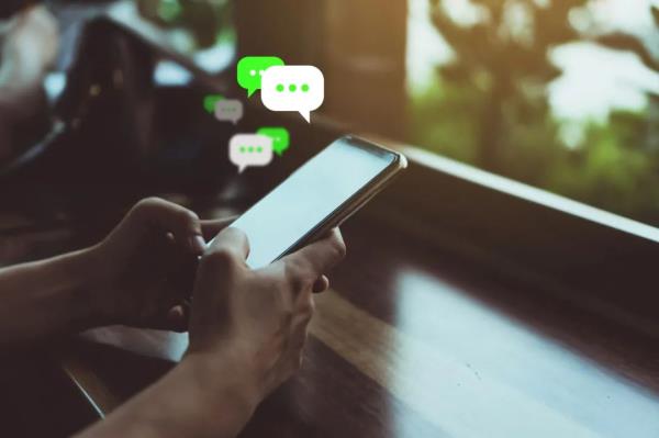 “我19岁了,妈妈还在大学家长群里回复收到”大学生家长群引热议 “我19岁了,妈妈还在大学家长群里回复收到”大学生家长群引热议