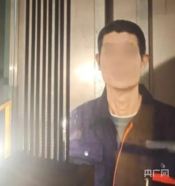 离谱!真人和“纸片人”一起维保电梯?立案调查 离谱!真人和“纸片人”一起维保电梯?立案调查