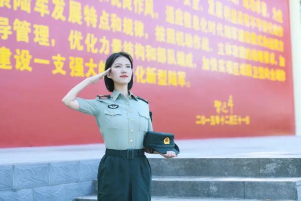 压不住！这嘴角根本压不住
