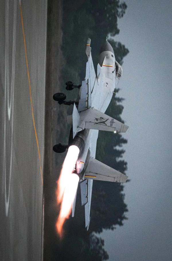 超炫酷舰载歼击机高清壁纸来了