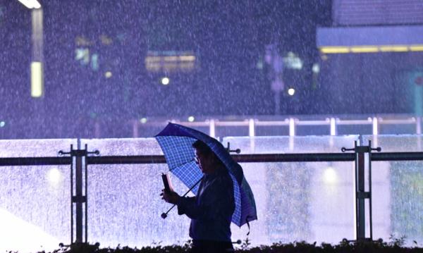 广州一区实行分片区暴雨预警!今年首场大范围强对流天气将持续到→ 广州一区实行分片区暴雨预警!今年首场大范围强对流天气将持续到→