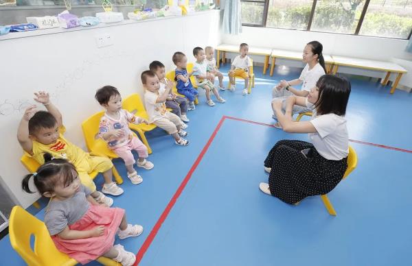 国家明确，导游不应强迫购物→