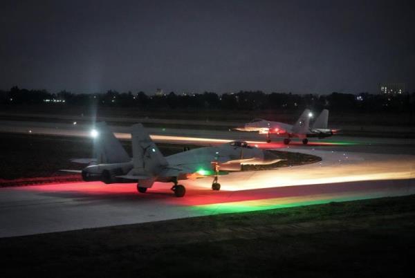 超炫酷舰载歼击机高清壁纸来了