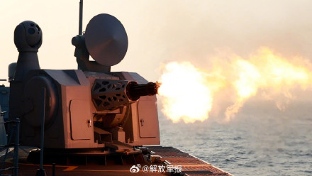 昼夜不息！多艘舰艇火力全开