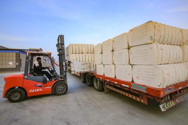 国家明确，导游不应强迫购物→