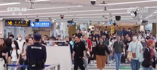 深圳多个口岸迎来入境客流高峰 深港“融合”消费升温展现美好前景