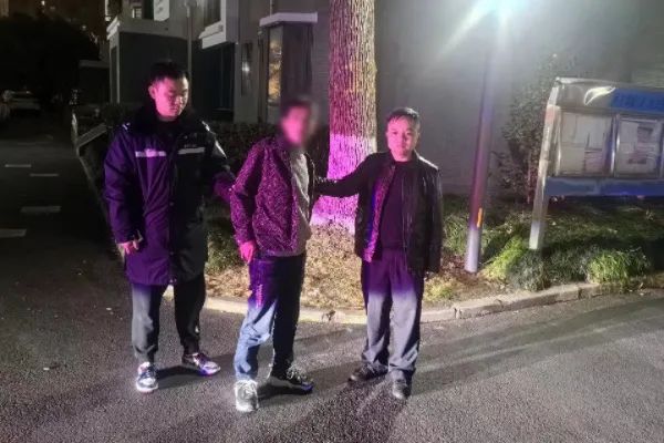 事发上海多个小区!“戏精父子”狂飙演技,假装被撞索要赔偿金 事发上海多个小区!“戏精父子”狂飙演技,假装被撞索要赔偿金