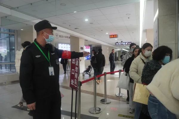 记住上海街头巷尾的这种标识，关键时刻能救你！尤其半夜时分