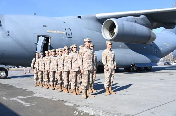 中国陆军赴俄参赛队乘运-20抵达莫斯科