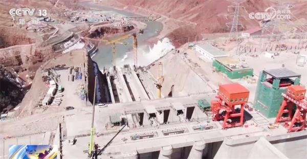 黄河流域在建最大水电站首台机组并网发电 “向绿而行”谋发展 黄河流域在建最大水电站首台机组并网发电 “向绿而行”谋发展