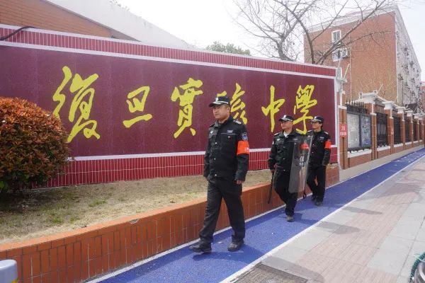 记住上海街头巷尾的这种标识，关键时刻能救你！尤其半夜时分