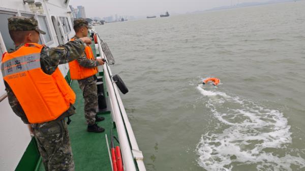 广东海警局开展舰艇海上实战化集训 广东海警局开展舰艇海上实战化集训