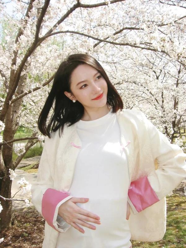 恭喜！上海女歌手宣布结婚怀孕