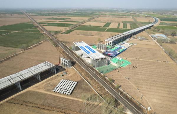 上跨邯黄铁路分离式立交桥成功“转身”