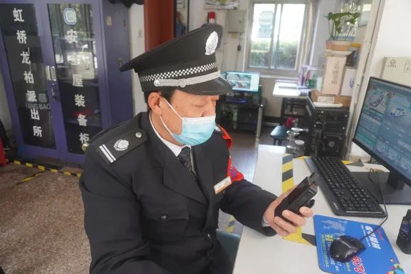 记住上海街头巷尾的这种标识，关键时刻能救你！尤其半夜时分