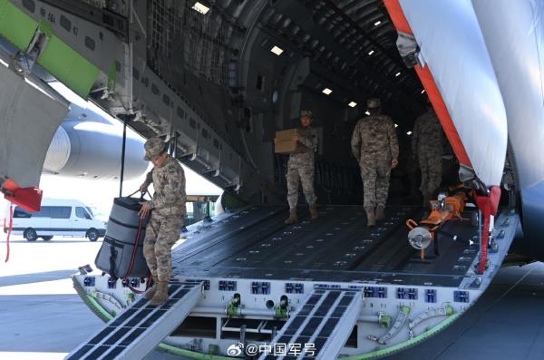 中国陆军赴俄参赛队乘运-20抵达莫斯科