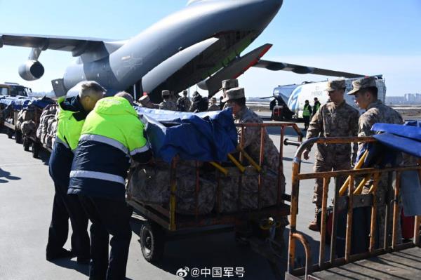 中国陆军赴俄参赛队乘运-20抵达莫斯科