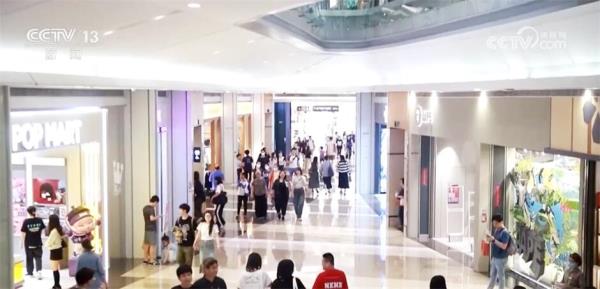 深圳多个口岸迎来入境客流高峰 深港“融合”消费升温展现美好前景