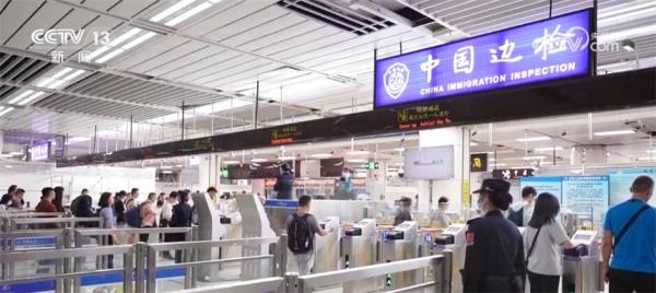 深圳多个口岸迎来入境客流高峰 深港“融合”消费升温展现美好前景
