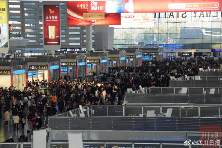 成都清明假期首日铁路客流达最高峰
