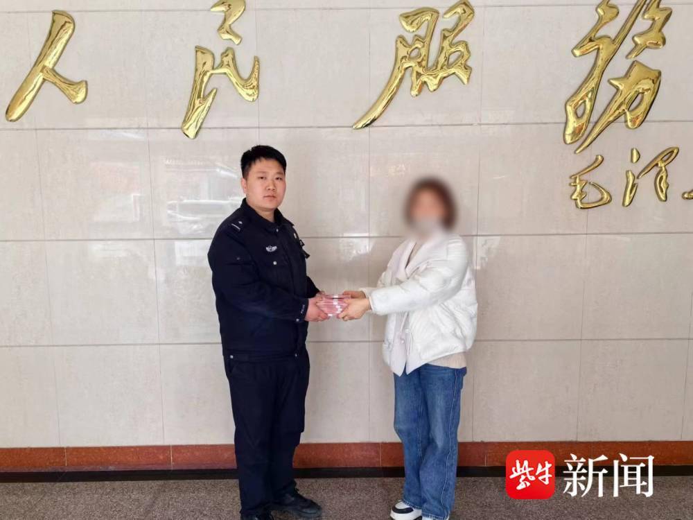 女子重逢“兵哥哥”被骗十万元，万幸！收款的她报警了