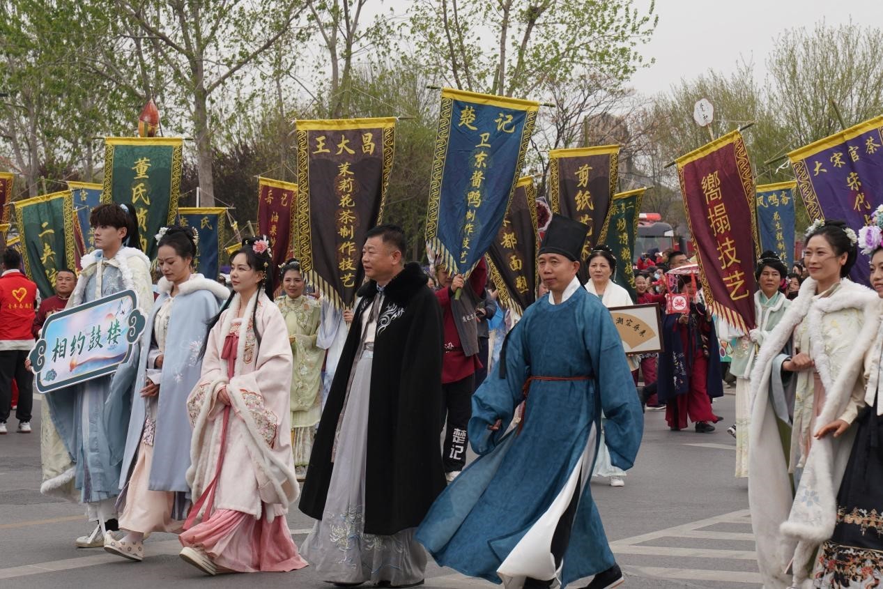 春天来开封 “王婆”带你解锁浪漫宋式婚礼
