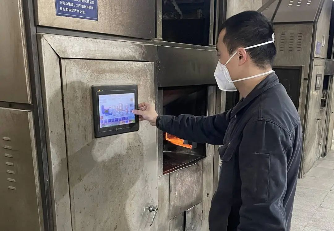 成都85后遗体火化师龚睿：火化间，既“冰冷”又“热烈”
