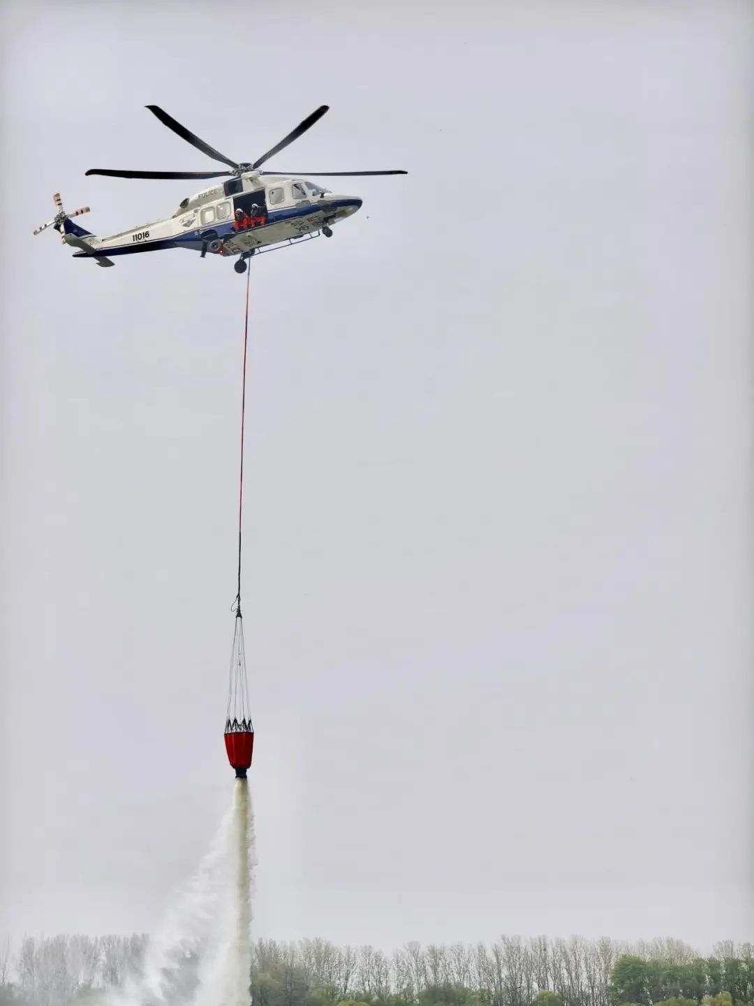 “空中警鹰”!清明期间,北京警用直升机在行动 “空中警鹰”!清明期间,北京警用直升机在行动