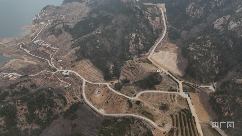 青岛崂山景区数百亩青山遭非法公墓霸占:毁林挖山扩建牟利 青岛崂山景区数百亩青山遭非法公墓霸占:毁林挖山扩建牟利