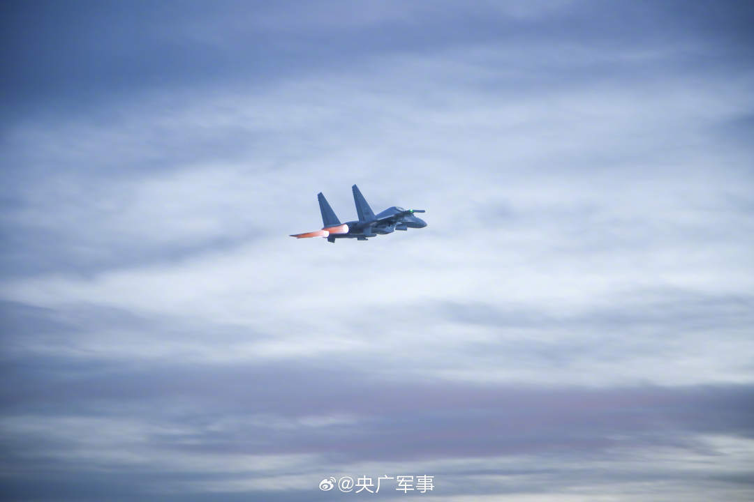 空天利刃！空军战机跨昼夜出击现场画面