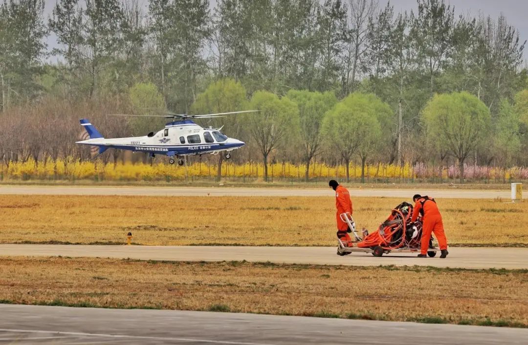 “空中警鹰”!清明期间,北京警用直升机在行动 “空中警鹰”!清明期间,北京警用直升机在行动