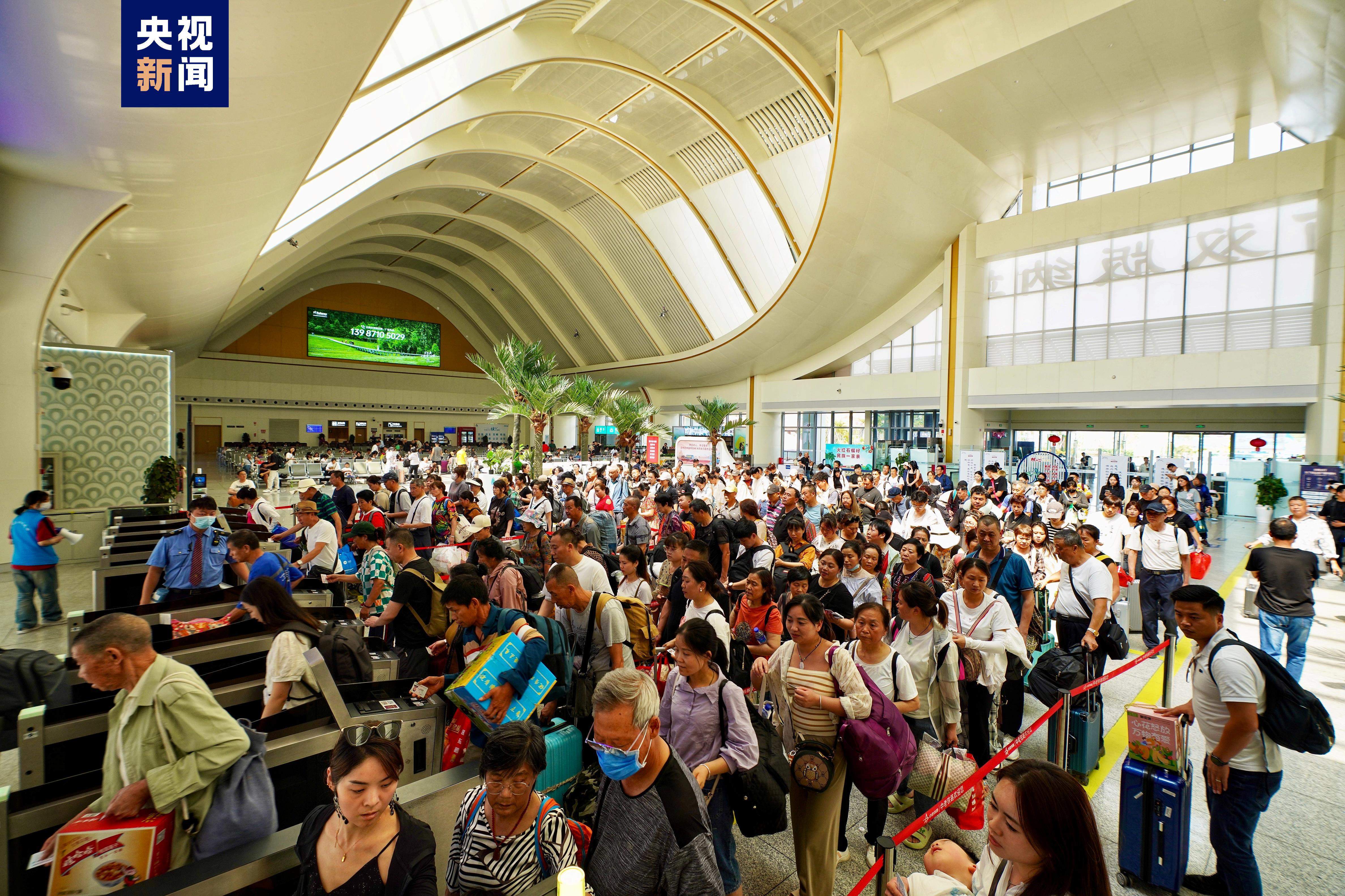 清明小长假中老铁路预计单日发送旅客8万人次 清明小长假中老铁路预计单日发送旅客8万人次