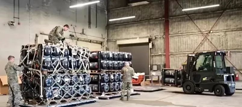 撤退?和谈?泽连斯基公开发声→ 撤退?和谈?泽连斯基公开发声→