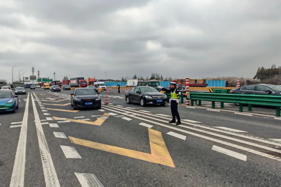上海警方启动高等级勤务确保清明小长假平安有序