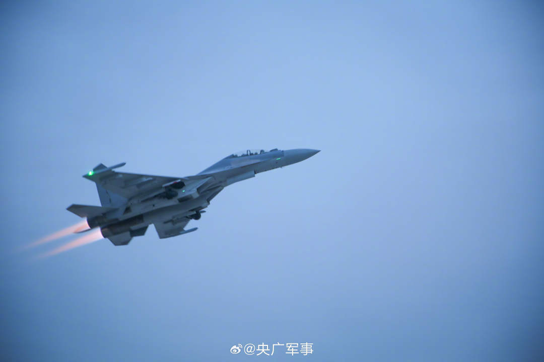 空天利刃！空军战机跨昼夜出击现场画面