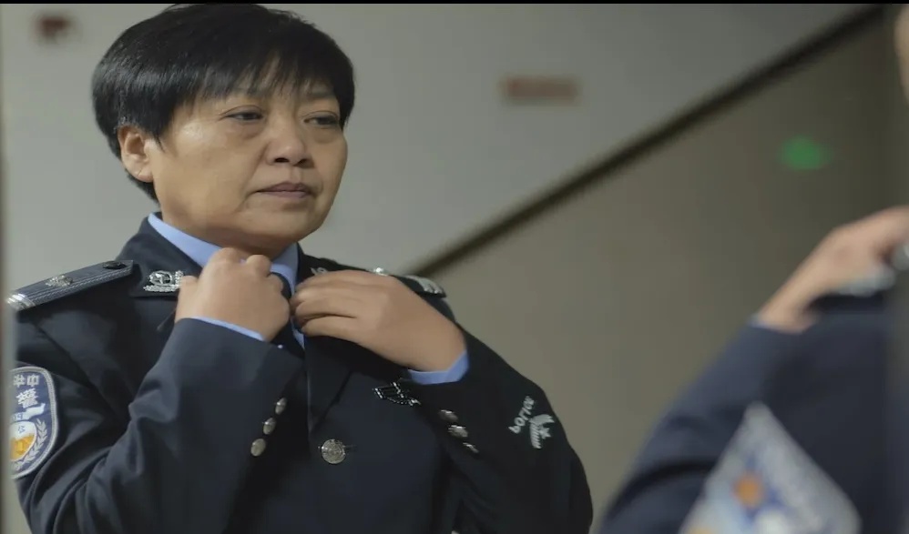 “012642”！一家三口，一个警号……