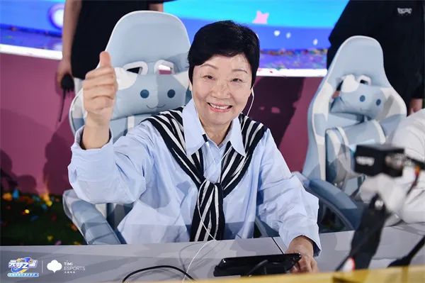 赢过00后！70岁奶奶坐高铁来上海，竟为参加电竞比赛？！