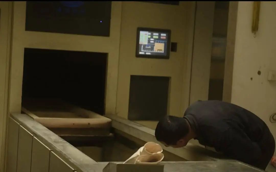 成都85后遗体火化师龚睿：火化间，既“冰冷”又“热烈”