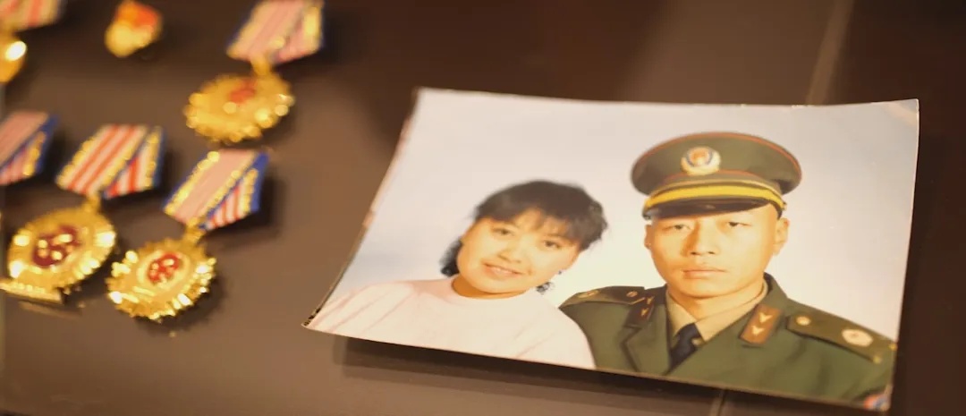 “012642”！一家三口，一个警号……