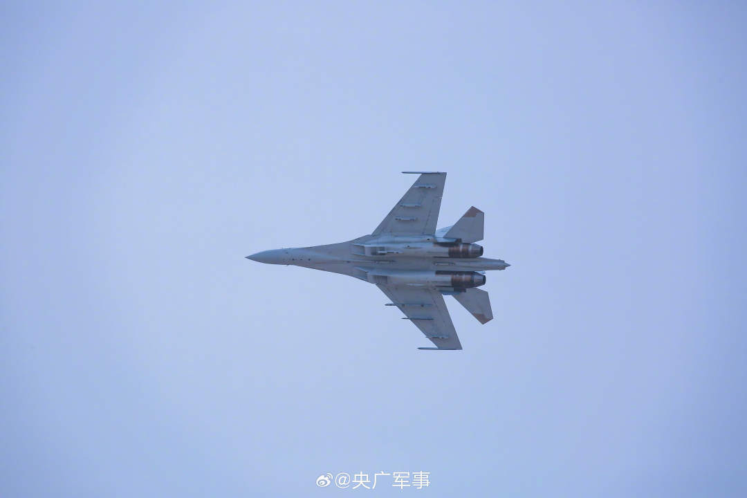 空天利刃！空军战机跨昼夜出击现场画面