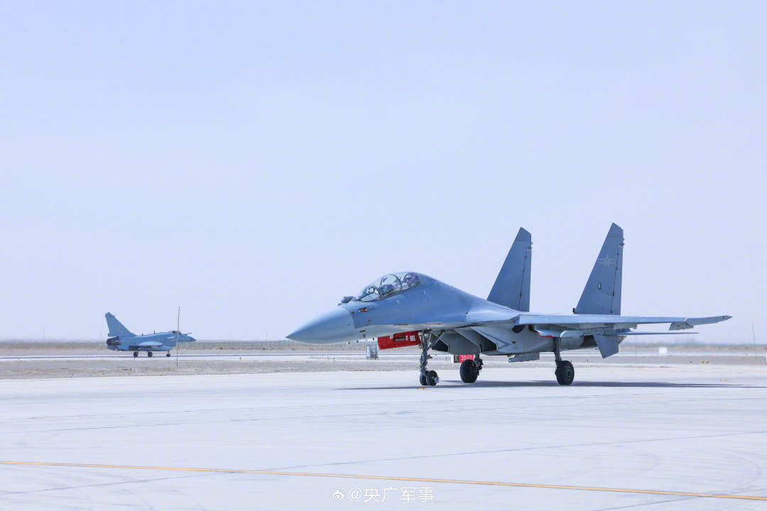 空天利刃！空军战机跨昼夜出击现场画面