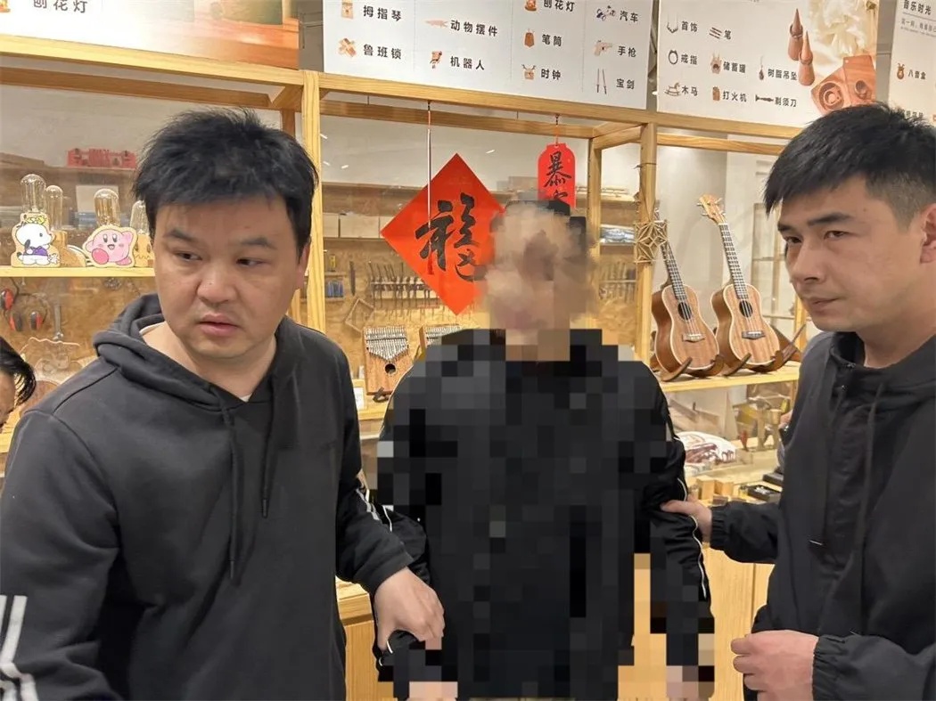 突然被封！一下收款上万元后，杭州老板被吓傻：还以为小年轻玩浪漫...