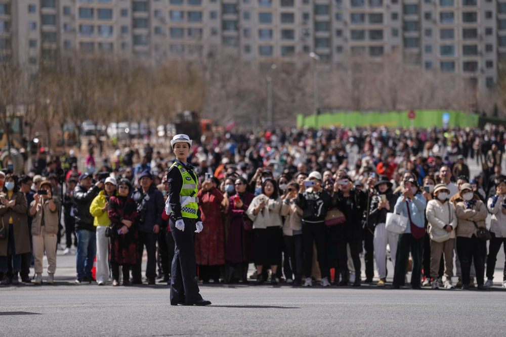 辽宁大连：春意滨城邂逅“通海大街”