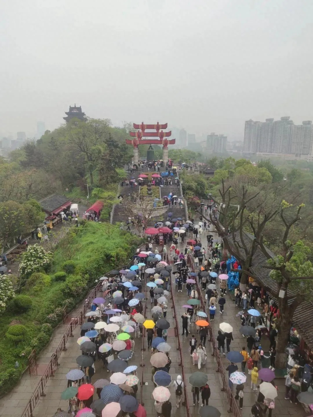 660万+!湖北这些景区要排长队 660万+!湖北这些景区要排长队