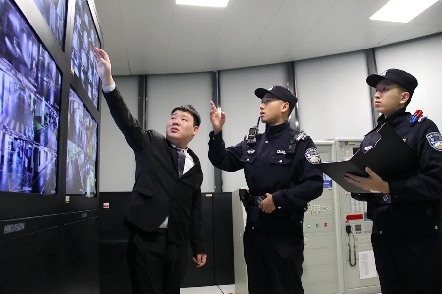 杭州派出所所长牺牲4年后，“00后”儿子的变化让人泪目！终于可以笑着谈起你......